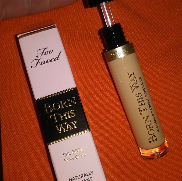 Too Faced Born This Way Natural Radiant Concealer - Picture 2 of 4